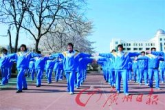<b>《中国校服为什么这么丑》一帖走红 校方称减少</b>